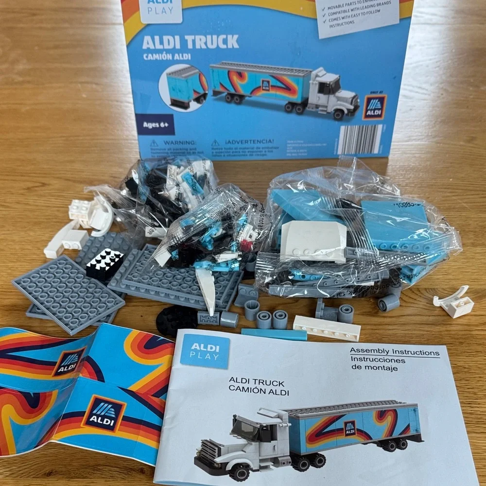 iPlay Aldi Grocery Store Tractor Trailer Semi Truck Building Block Set *open box